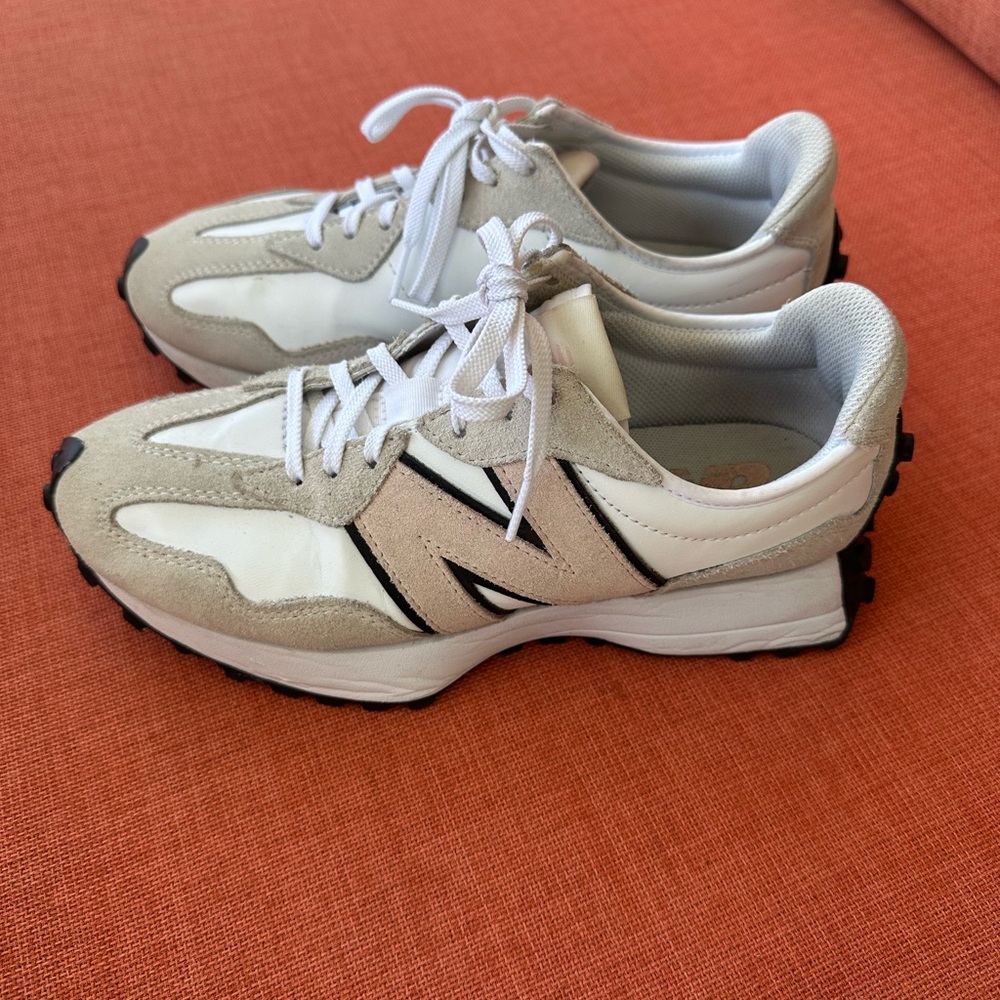 New Balance 327 White and pink sneakers size 8.5